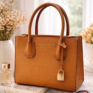 Michael Kors Brown Leather Satchel Handbag
Gold Tone Hardware